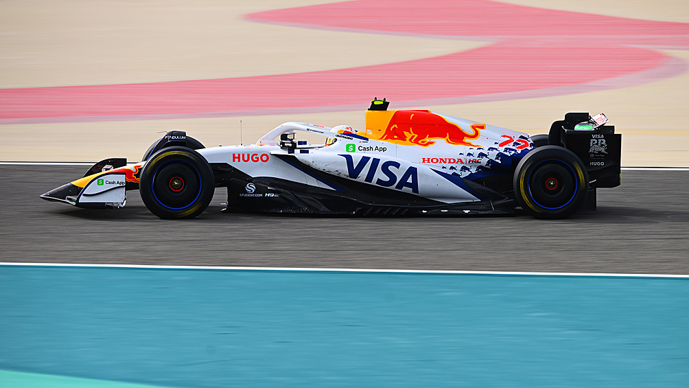 Итальянская команда Visa Cash App Racing Bulls F1 Team радикально сменила ливрею в новом болиде Racing Bulls VCARB 02, а состав пилотов — обновила наполовину. Напарником опытного японца Юки Цунода в сезоне-2025 будет французский новичок Исак Хаджар.