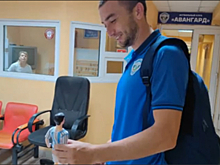 Капитан курского Авангарда забил гол, получил красную карточку и куклу