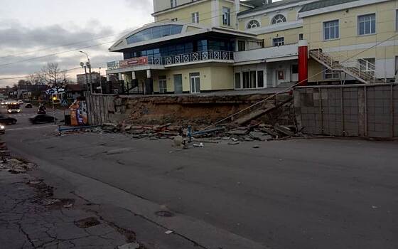 На восстановление ограды у бывшего «Полсинаута» выделят 25 млн рублей