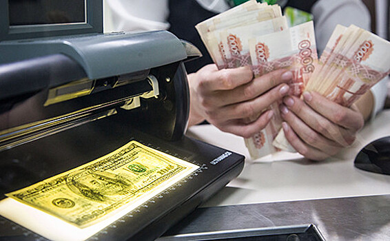 «Контролируемая девальвация»: в РФ роняют рубль