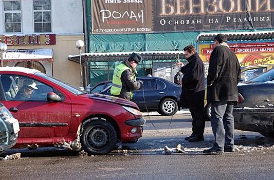 Автоэксперты назвали самое аварийное время года