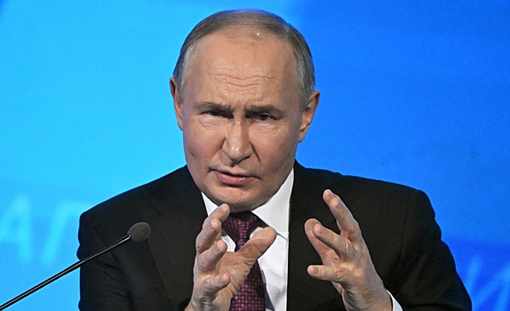 Путин призвал дать отпор тем, кто оправдывает преступления нацистов