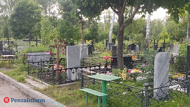 Священник назвал грехом попытки «накормить» покойников на кладбище