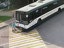 Автобус сбил девочку на самокате в Химках