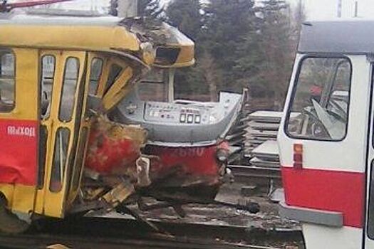 В Волгограде в депо столкнулись трамваи