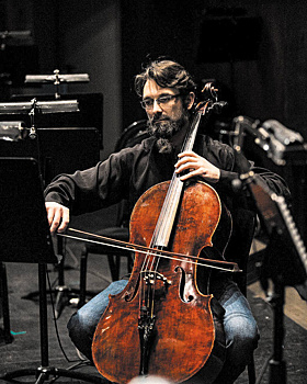 Раритетная виолончель: в театре "Шостакович Опера Балет" появился антикварный инструмент