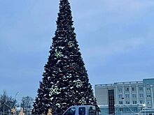 На Центральной площади Ижевска начали убирать новогоднюю ёлку