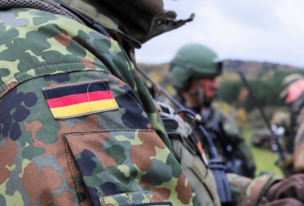 В НАТО опровергли опечатывание казарм военной базы в Германии