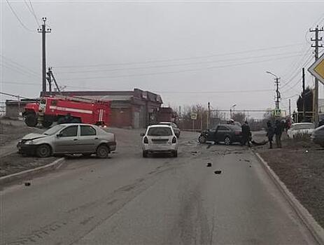 Три человека пострадали при столкновении Audi и Renault в Октябрьске