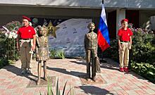 В Курске в школе №56 установили скульптуру «Одноклассники»