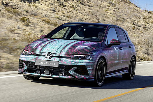 Обновлённый Volkswagen Golf показался на фото: мультимедиа как у Tiguan и кнопки на руле