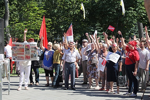 Городские власти отправили коммунистов митинговать в сквер «Родина»