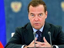 Медведев: неправильно сворачивать диалог между партиями России и Украины