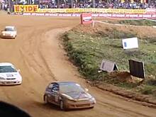 Гоночная машина въехала в толпу зрителей на соревнованиях