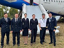 "Уральские авиалинии" опровергли сообщения об увольнении посадивших в поле самолет пилотов