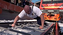 Силач из Владивостока сдвинул поезд и установил рекорд