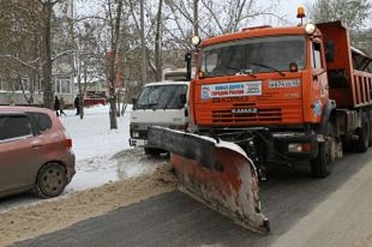 Дорожные службы ведут борьбу с последствиями снегопада