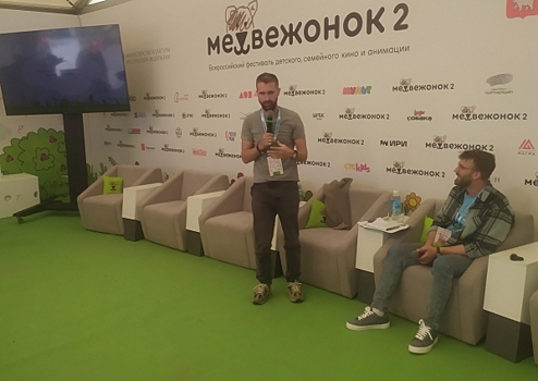 «Дочь называет бродячим котом»: Иван Добронравов о профессии актера, работе с Сухоруковым и съемках в Перми