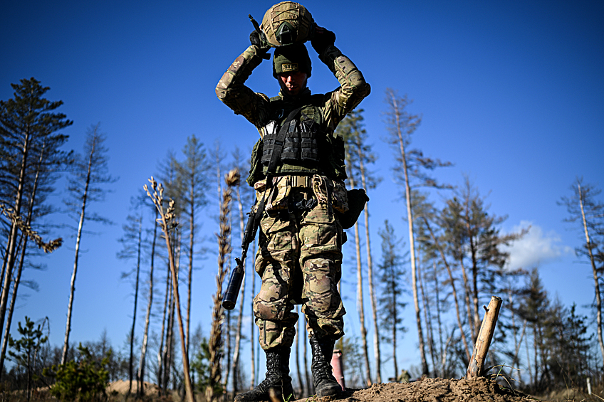 Военнослужащий ВС РФ во время прохождения боевой подготовки на одном из полигонов в зоне специальной военной операции