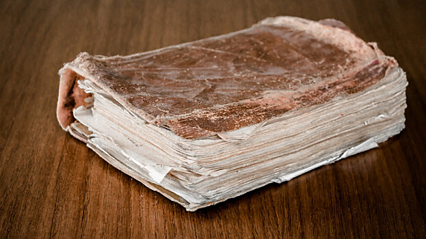 Мужчина при ремонте в доме нашел тайное послание