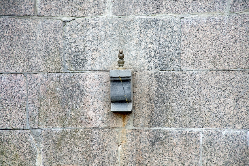 Памятник Чижику-Пыжику на Фонтанке