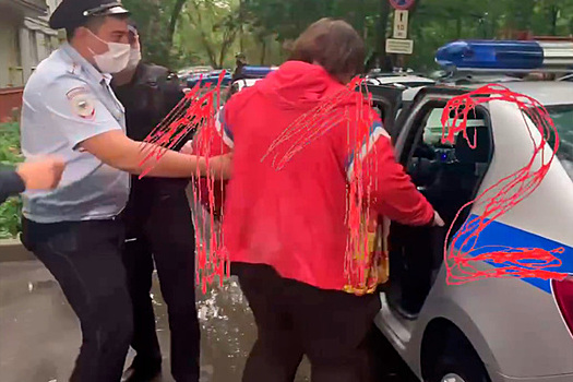 Распыливших перцовый баллончик пранкеров задержали во время стрима в Москве