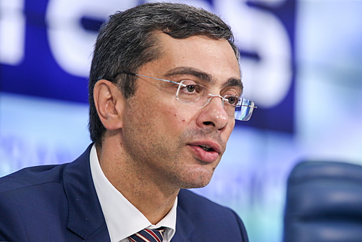 Депутат Новиков допустил, что РФ может помочь Сербии с подавлением протестов