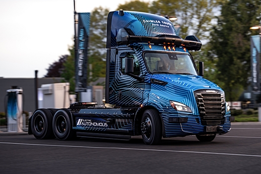 Daimler Truck построил беспилотный электротягач Freightliner