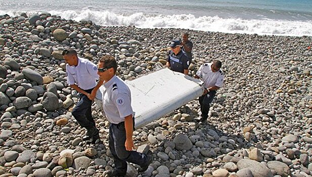 Семьи пассажиров рейса MH370 просят продолжить поиски Boeing