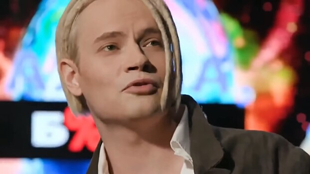 Певец SHAMAN превращается в робота прямо во время интервью