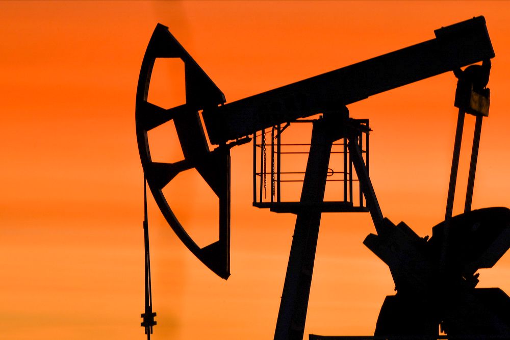 Эксперты считают, что в падении цен на нефть виноват банковский кризис