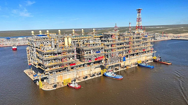«Газпром нефть» за 22 дня транспортировки завода «Арктик СПГ 2» провела бункеровку 17 судов