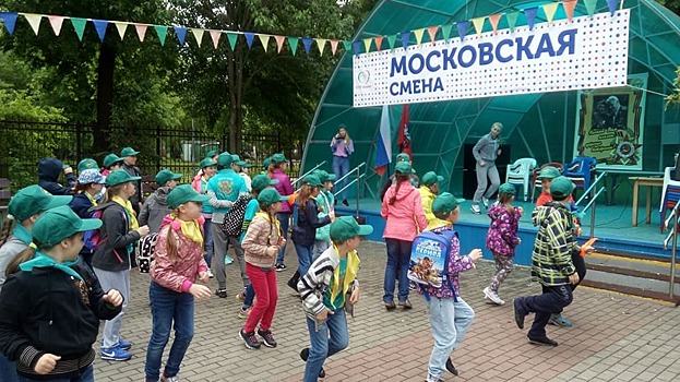 В рамках программы "Московская смена 2017" в районе Восточное Дегунино успешно работает летний лагерь для детей