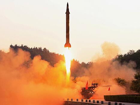 Падение северокорейской ракеты случайно попало на видео