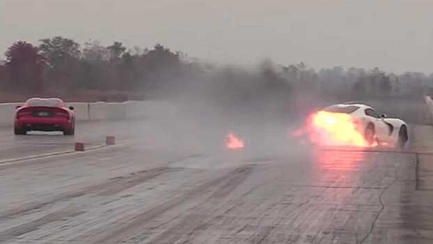 Видео. Dodge Viper чуть не сгорел во время заезда