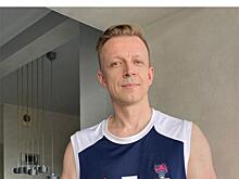 «Для молодых я всего лишь папа одноклассника»: Антон Комолов – о юбилее и кризисе среднего возраста