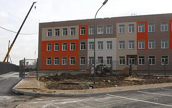 Строительство школы в Кальном выходит на завершающую стадию