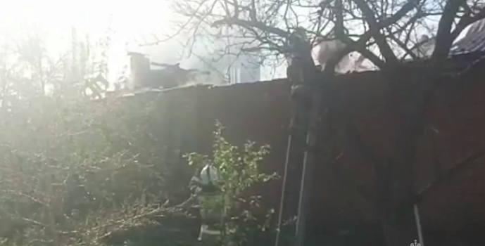 Утром огнеборцы тушили пожар в частном доме в Ростове