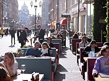 Госдума приняла закон о торговле спиртным в летних кафе