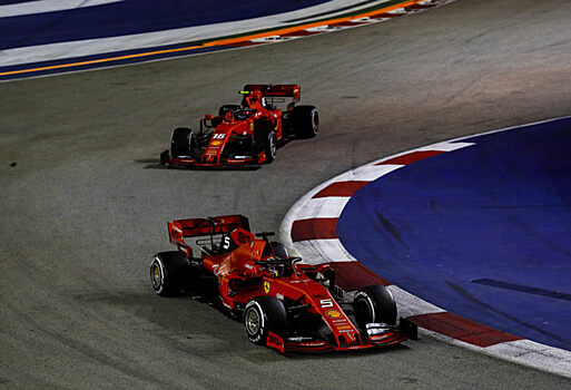 Тото Вольф: Гонщики Ferrari отбирают очки друг у друга, это нам на пользу