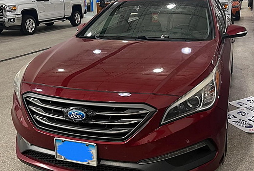 Владелец Hyundai "замаскировал" автомобиль шильдиками Ford