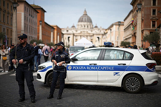 В Риме вандалы осквернили статую папы Иоанна Павла II