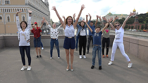 Эмма Гаджиева прогулялась с участниками конкурса "Ты супер! Танцы"