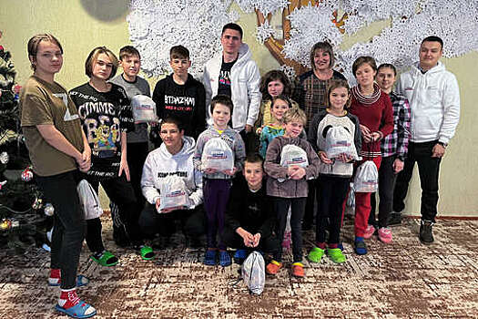 Дети из ЛНР получили подарки к Новому году от "России - страны возможностей"