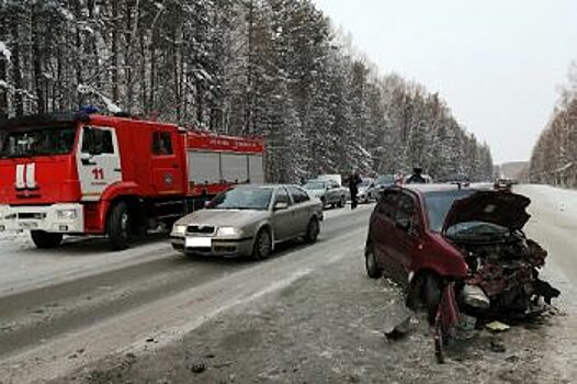 В ДТП под Нижним Тагилом пострадали двое взрослых и 14-летняя девочка