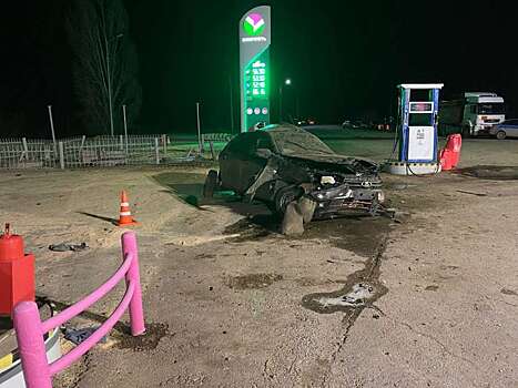 В Бугуруслане водитель «Лады» врезался в бетонное ограждение