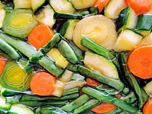 Эксперт объяснил, можно ли заболеть ботулизмом из-за отварных овощей в вакууме