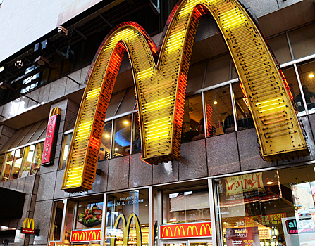 Москвичка отсудила у McDonald’s 300 тысяч рублей за выбитые зубы