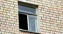 Из окна многоэтажки на Соколовогорской выпал двухлетний ребенок