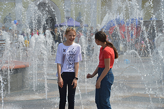 В Хабаровске пешеходный фонтан забрызжет и споёт, но потом